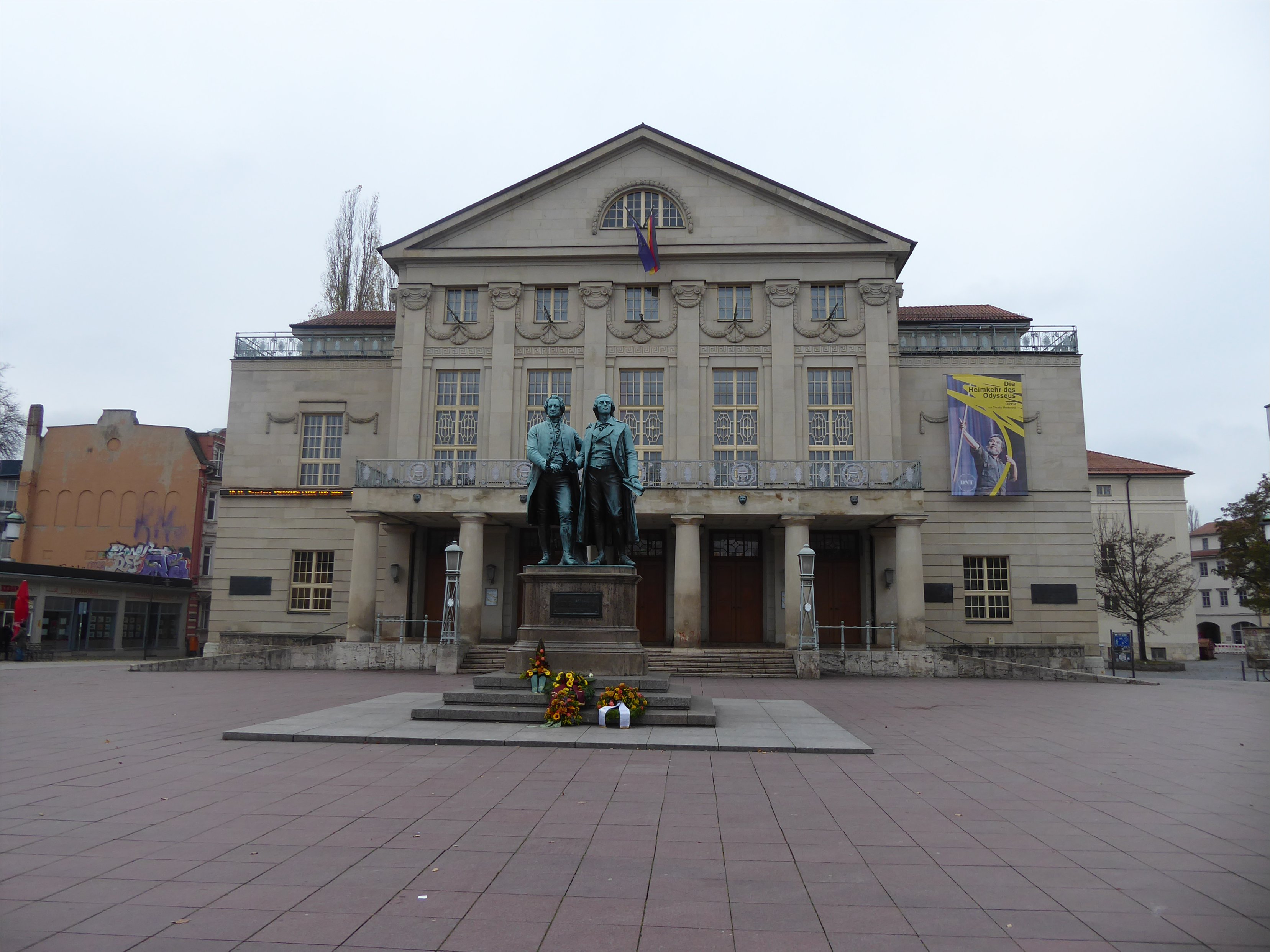 4. Tag: Weimar: Thüringisches Landesmuseum
(Bild: Goethe und Schiller Denkmal)